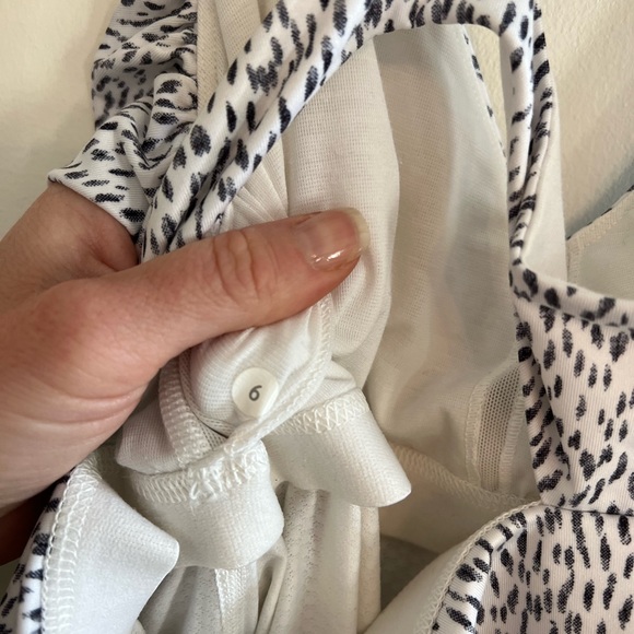 Lululemon Athletica Crossover Top with Built-in Bra - Picture 4 of 4